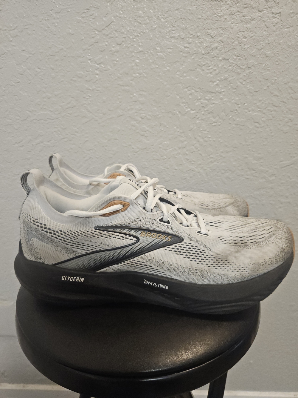 Brooks Glycerin GTS 22 Men's Running Shoes in White and Black